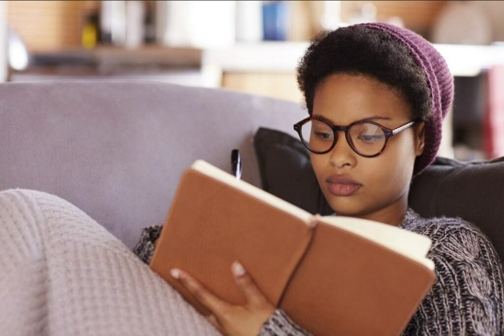 3 Benefits Of Reading: Why You Must Read Daily Reading: A Lady Reading