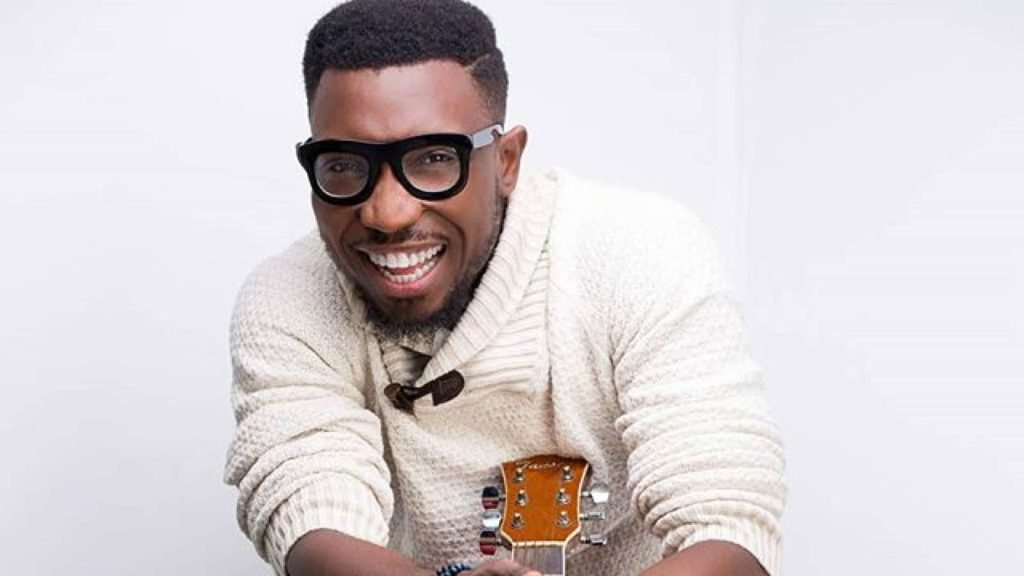 Timi Dakolo Runs To Safety After Hot Lion Chase