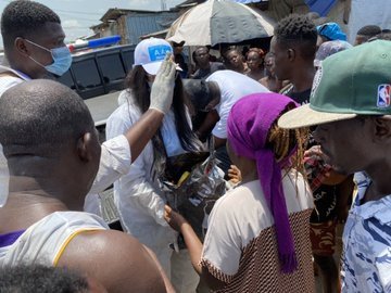 Tacha Shares Palliatives To The Needy In Lagos (Video)
