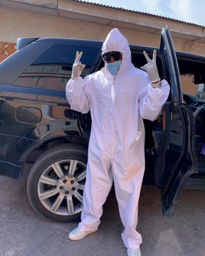 Ice Prince Zamani Gives Out Food During Lockdown