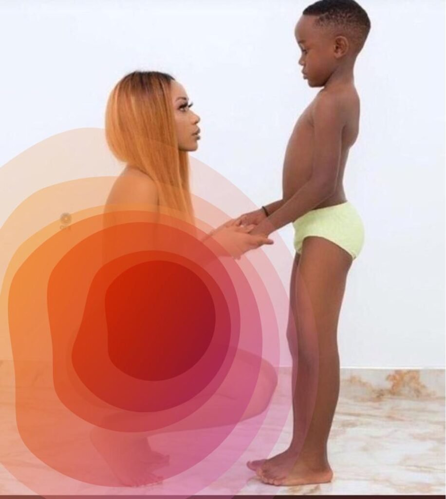 Actress Nude Pic With Son