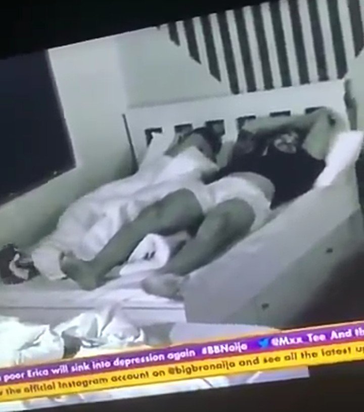 Bbnaija Season 5 : Praise And Ka3Na In Under The Bedsheet Entanglement