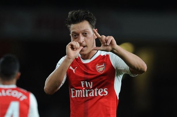 Mesut Ozil Says He Wants To Remain At Arsenal