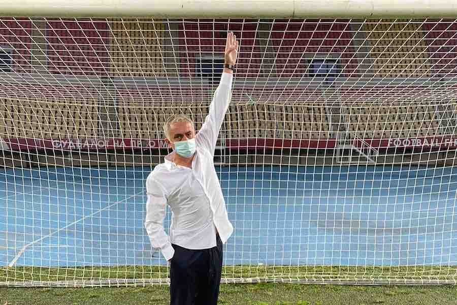 Jose Mourinho Complains Of The Size Of Goalposts