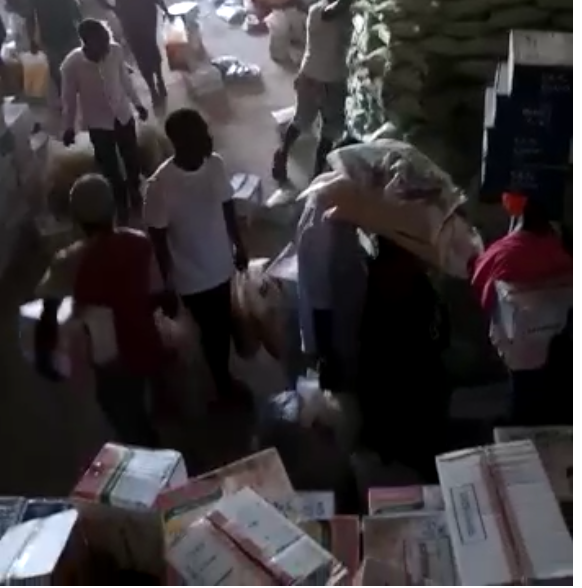 Abuja Residents Finally Gain Entrance Into Palliative Warehouse (Pics)