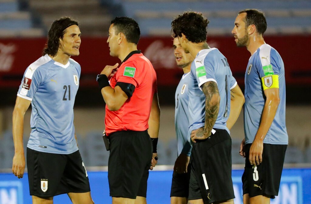 Edinson Cavani Purnished As Brazil Beat Uruguay 2-0