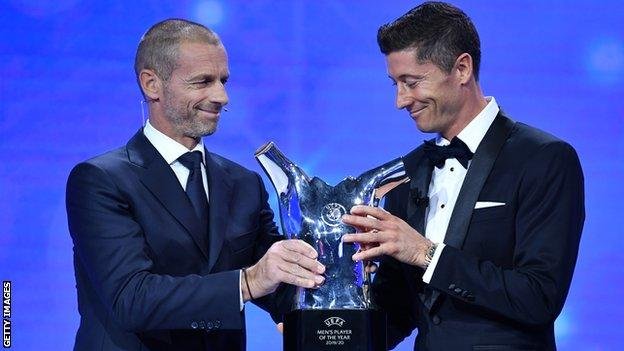 Robert Lewandowski Wins Best Men’s Player Of The Year