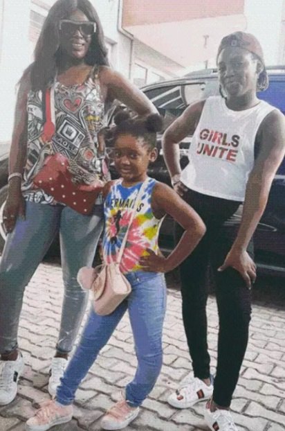 Annie With Her Two Daughters For 2Face