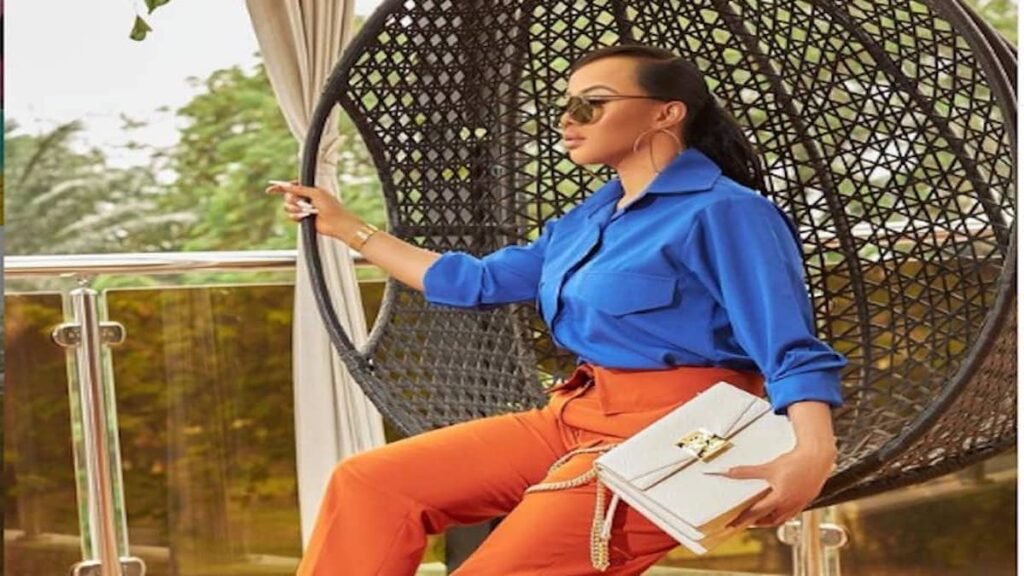 Toke Makinwa Asks Drake Out