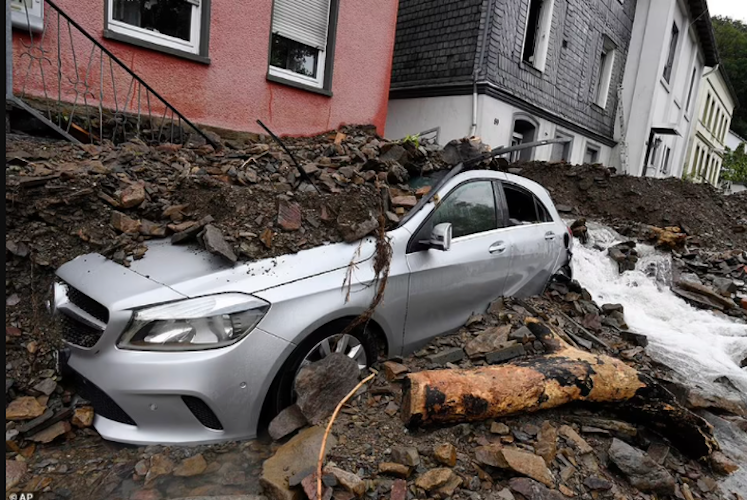 Germany Flood: At Least 20 Dead (Photos)