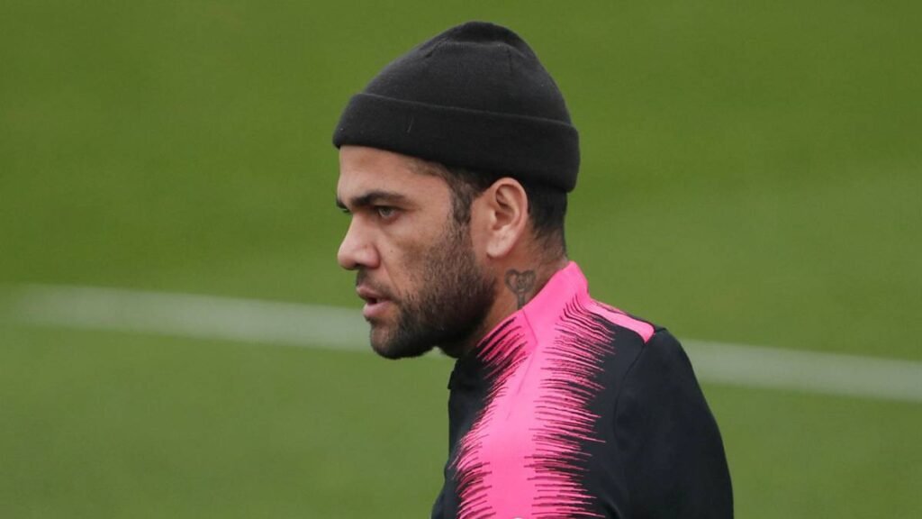 Dani Alves Makes First Appearance For Barca After Six Years.