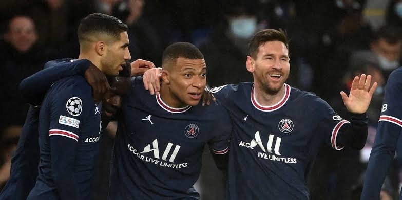 Kylian Mbappe Celebrates New Psg Deal With Hattrick