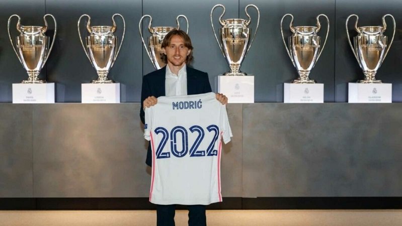 Luka Modric Extends Contract With Real Madrid