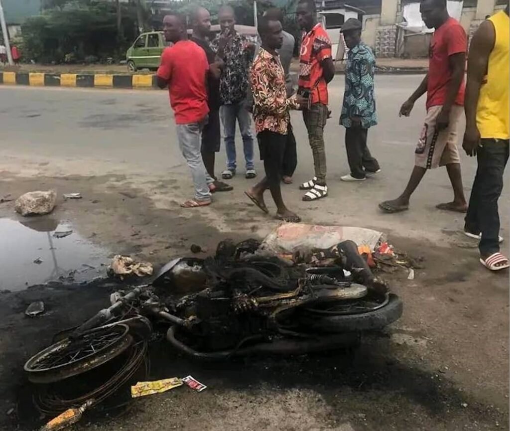 How Three Armed Robbers Were Set Ablaze In Abia State Nigeria