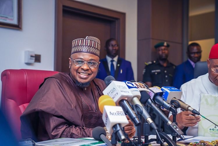 Breaking: Buhari, Osinbajo Meet At Abuja Fec Meeting (Pics)