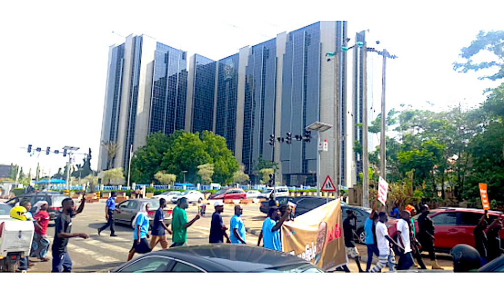 Bvn And Nin: Nigerians Cry Bitterly, Lament Over New Cbn Directives